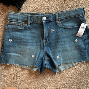 Gap 3” shorts. Mid rise. Size 8/29